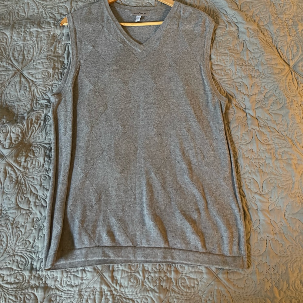 Le Chateau Size Medium Mens Grey Sleeveless Shirt